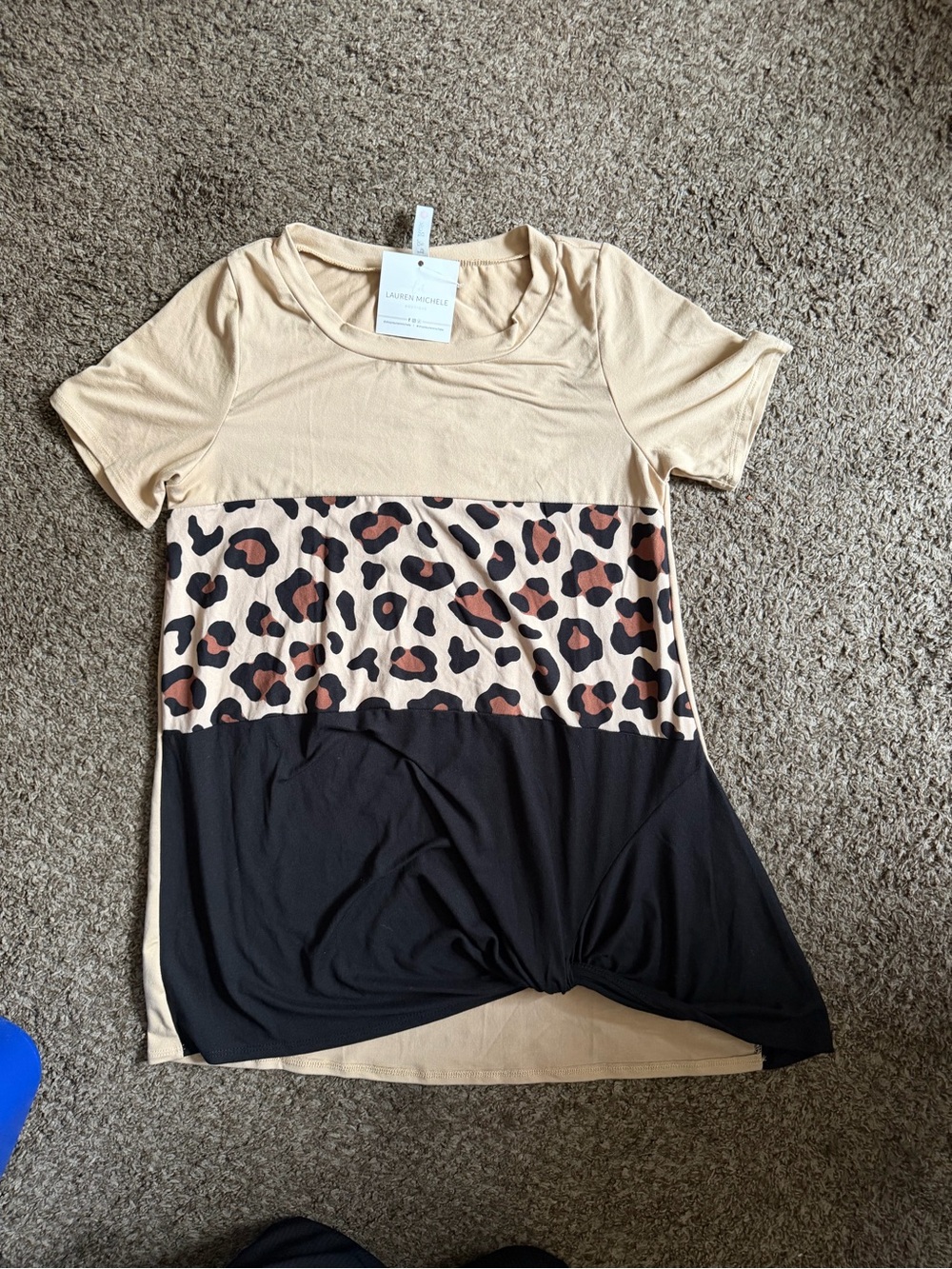 Short Sleeve Colorblock Leopard Print Top - Beige/Black